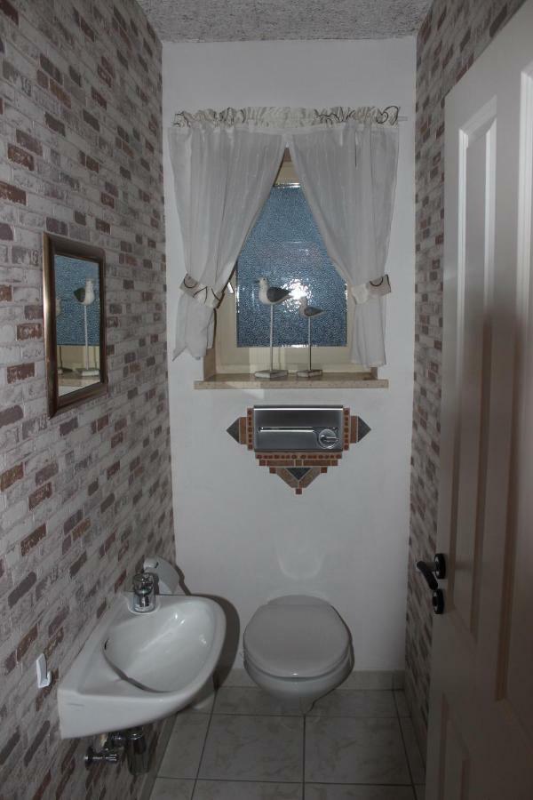 Haus Abbi, Ferienwohnung Mit Schwimmbad Hage Екстериор снимка