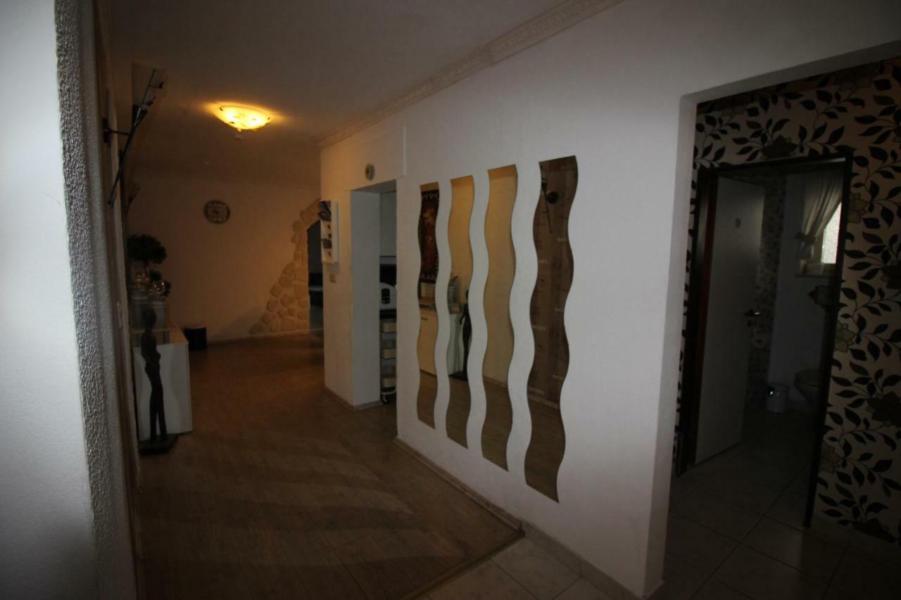 Haus Abbi, Ferienwohnung Mit Schwimmbad Hage Екстериор снимка