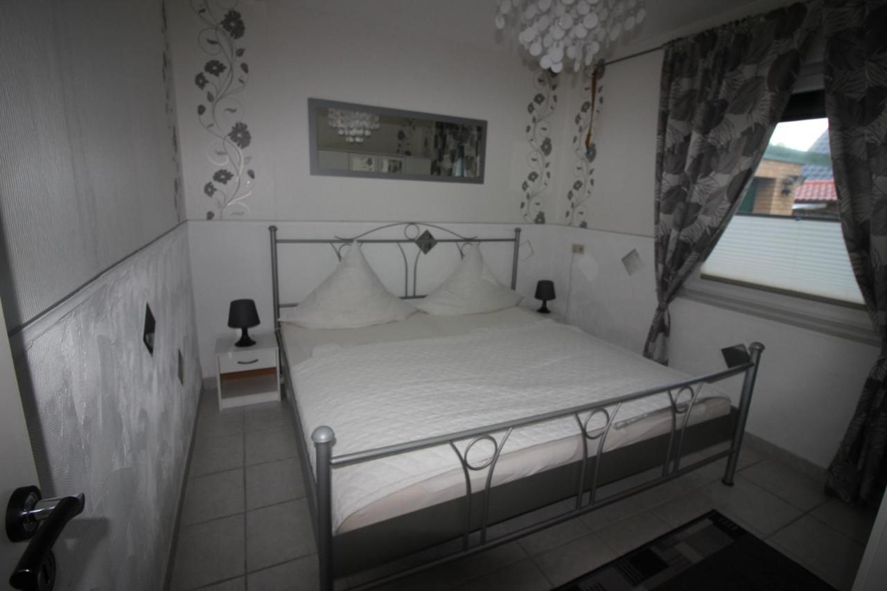 Haus Abbi, Ferienwohnung Mit Schwimmbad Hage Екстериор снимка